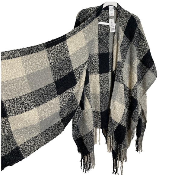 Woolrich Cozy Amelia Plaid Blanket Wrap Poncho Black Grey White Soft One Size - Picture 2 of 8